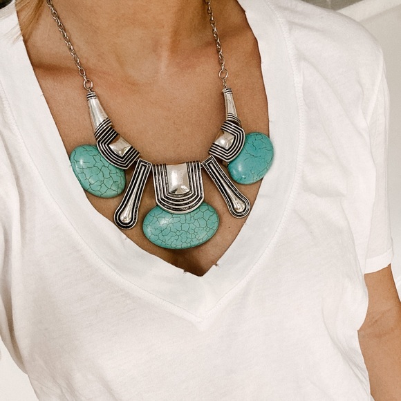Vintage Jewelry - Turquoise and silver chunky statement necklace